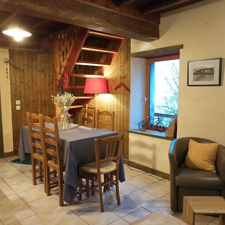 Gites Des Esselards Yzeron Bagian luar foto