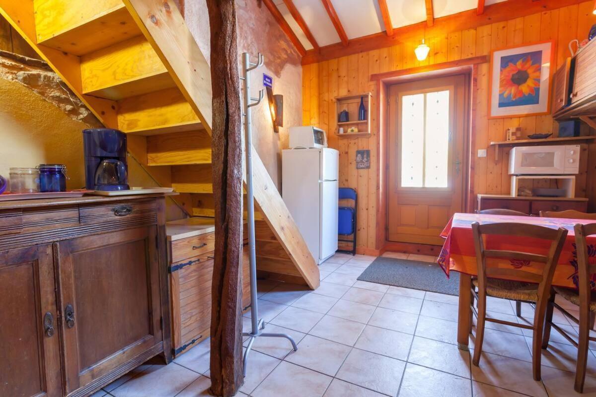 Gites Des Esselards Yzeron Bagian luar foto