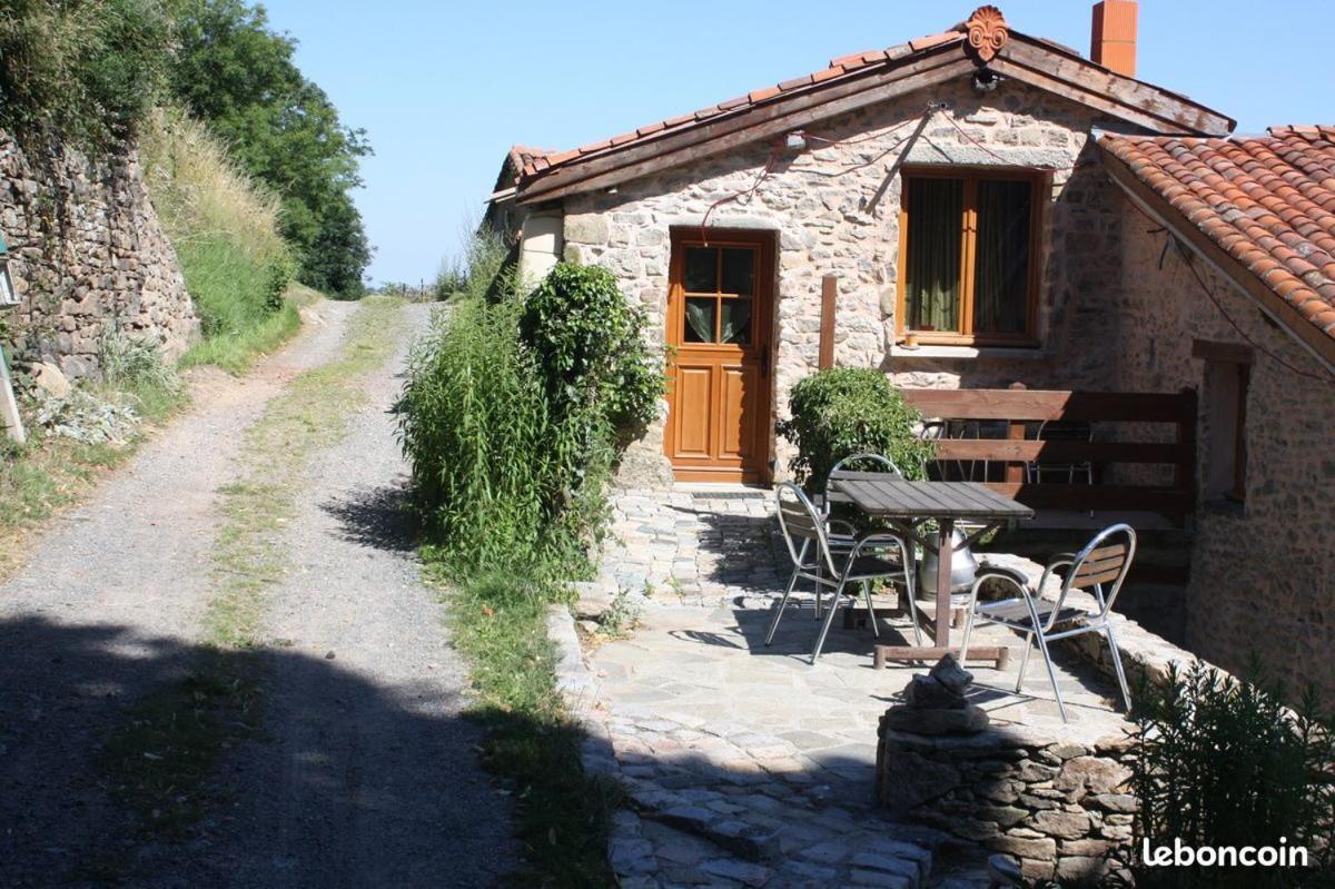 Gites Des Esselards Yzeron Bagian luar foto