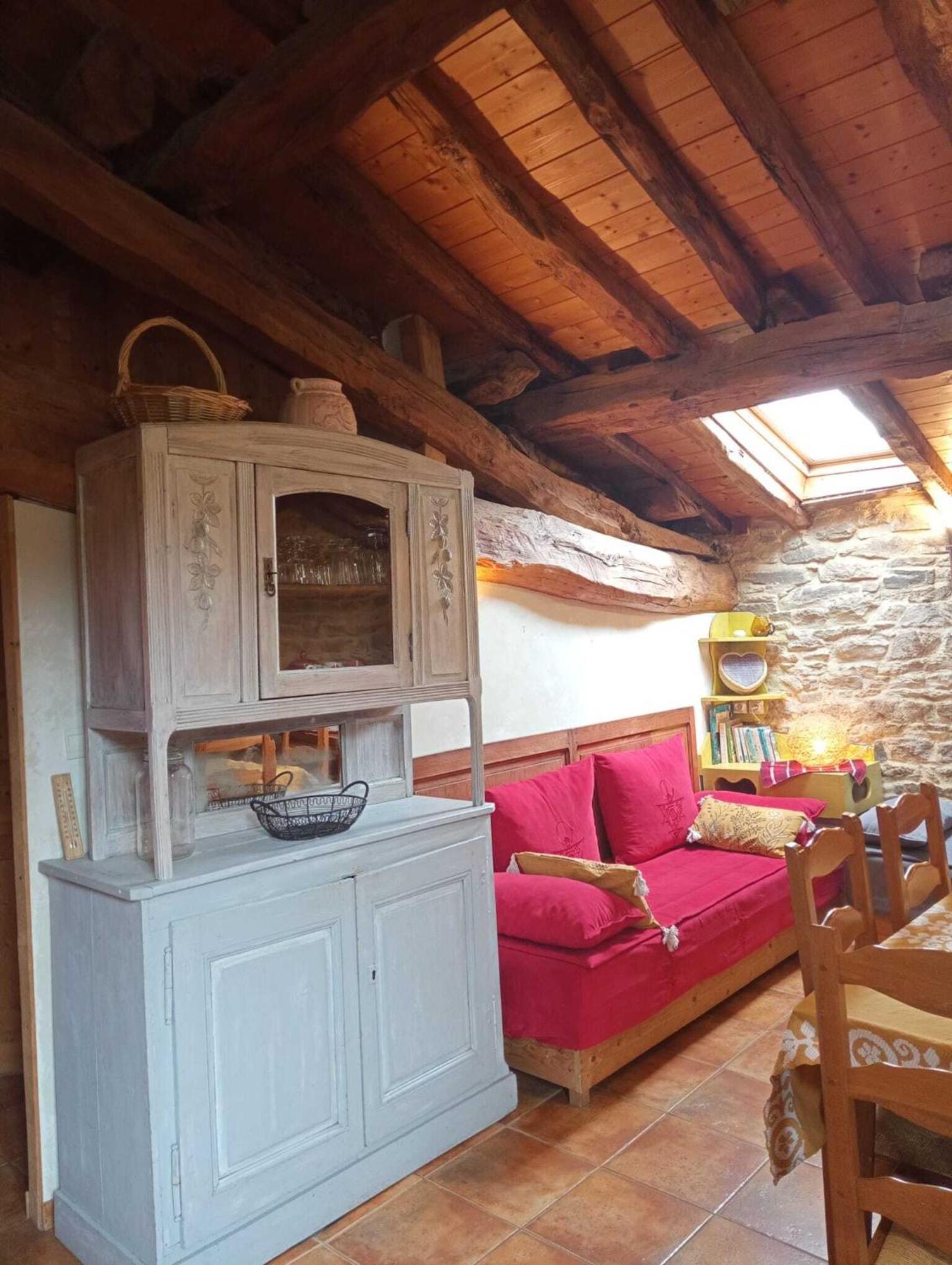 Gites Des Esselards Yzeron Bagian luar foto