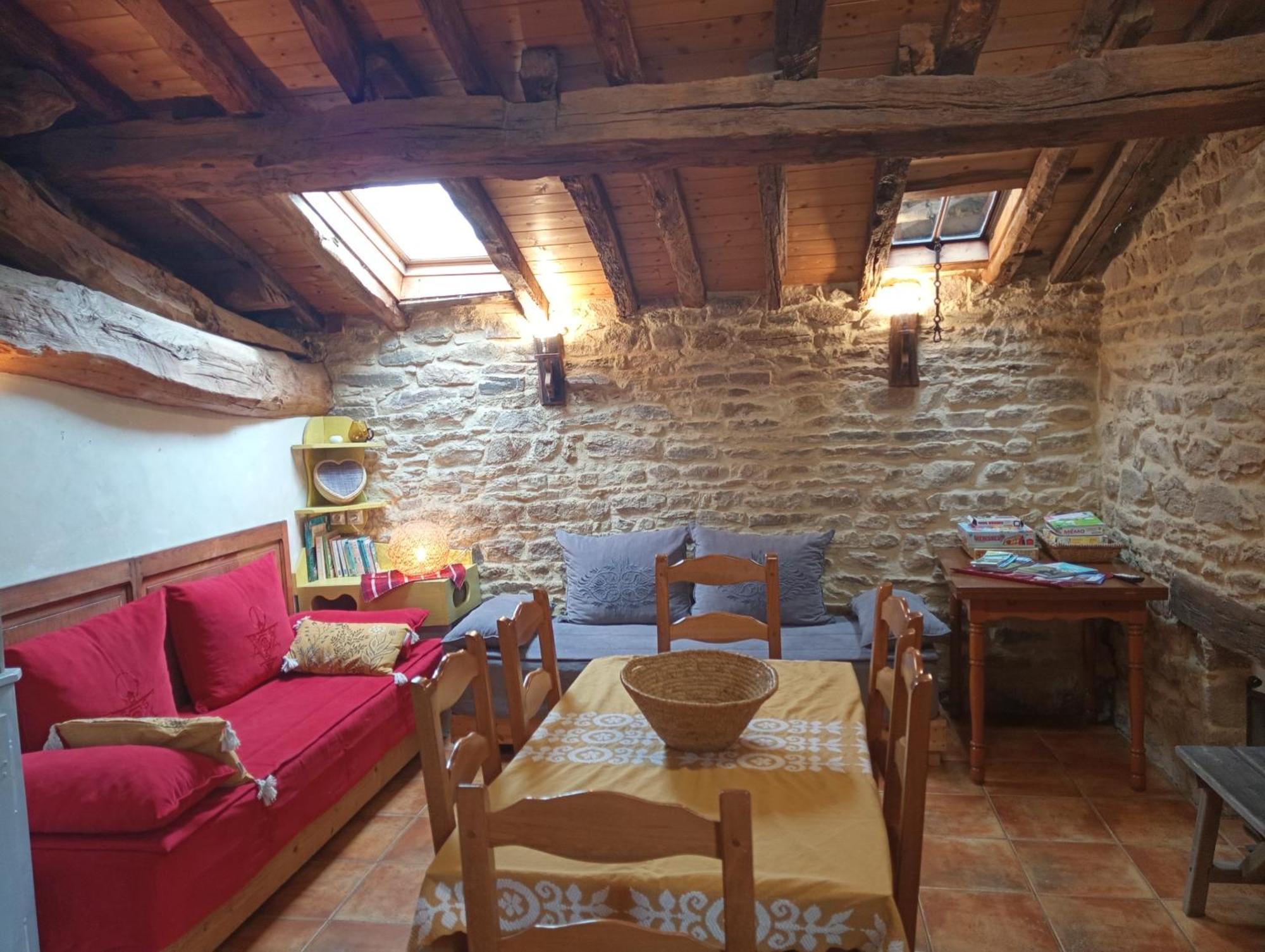 Gites Des Esselards Yzeron Bagian luar foto