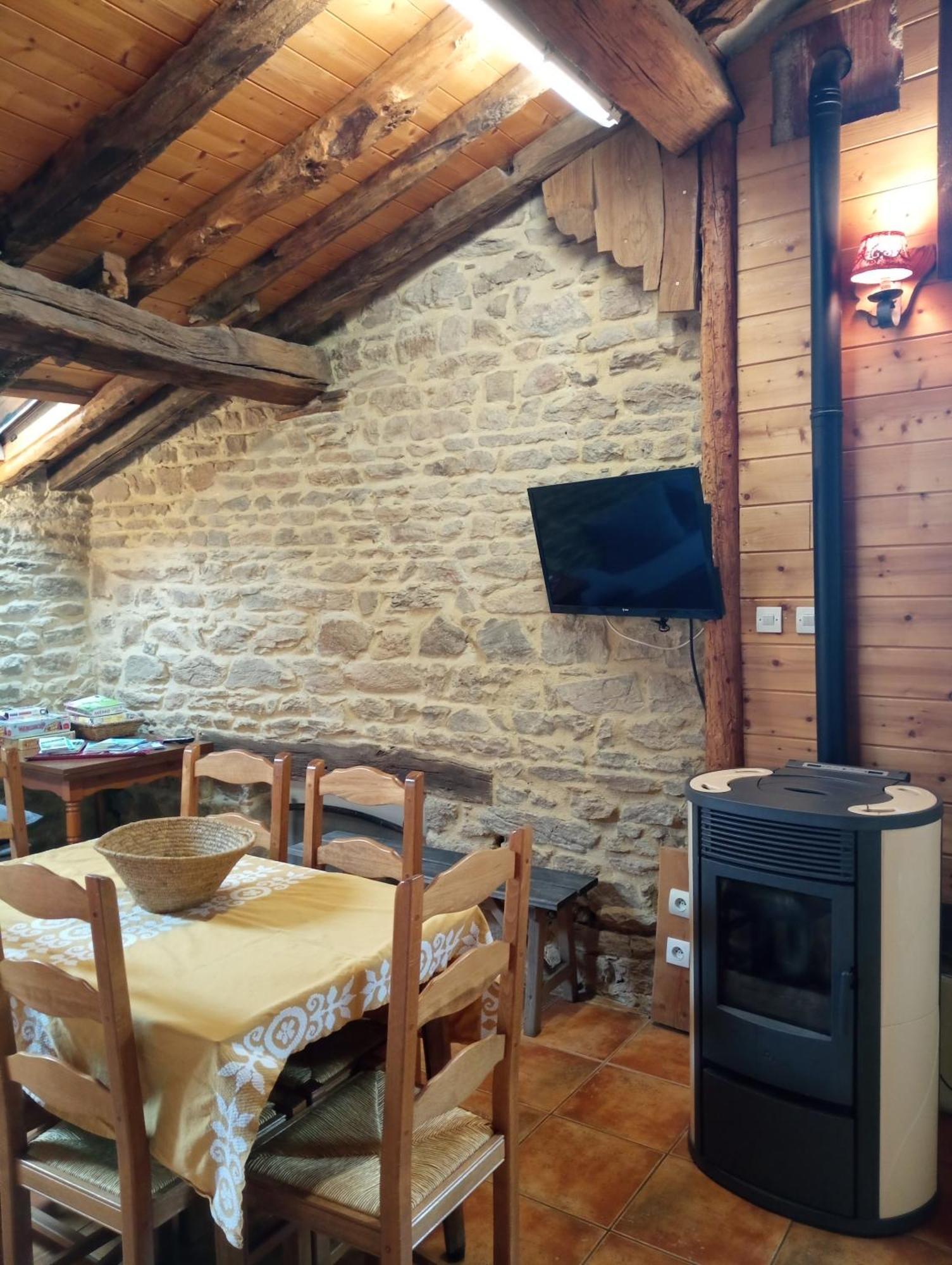 Gites Des Esselards Yzeron Bagian luar foto