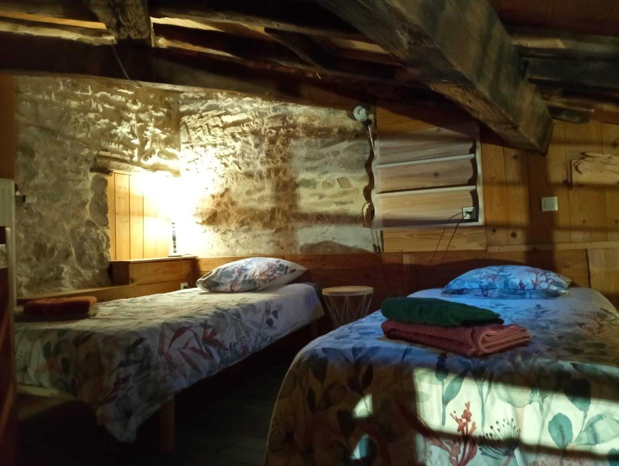Gites Des Esselards Yzeron Bagian luar foto