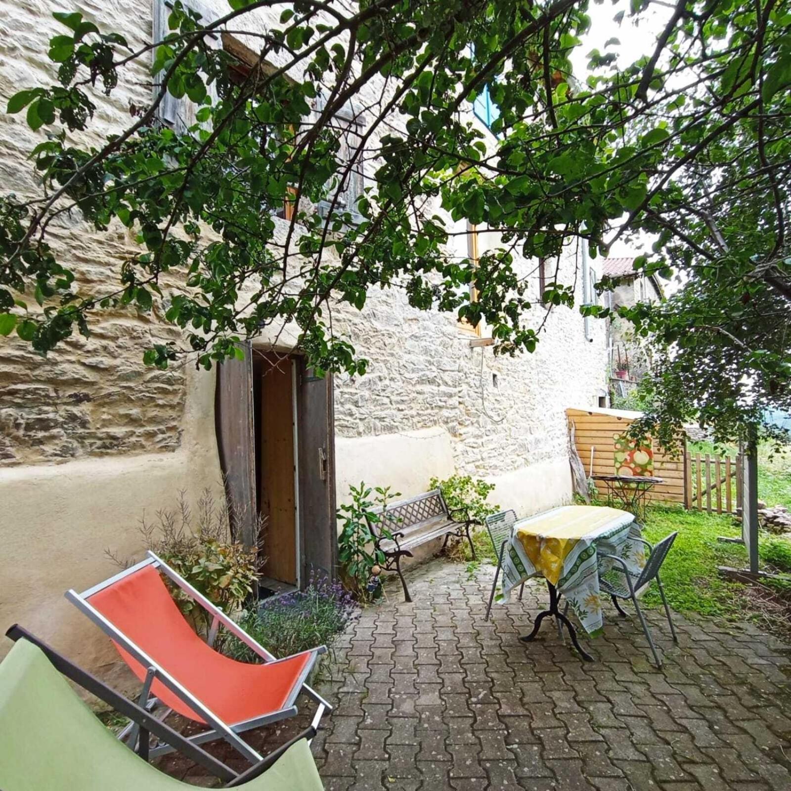Gites Des Esselards Yzeron Ruang foto