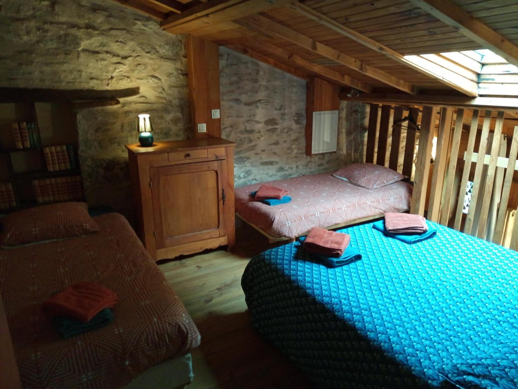 Gites Des Esselards Yzeron Ruang foto
