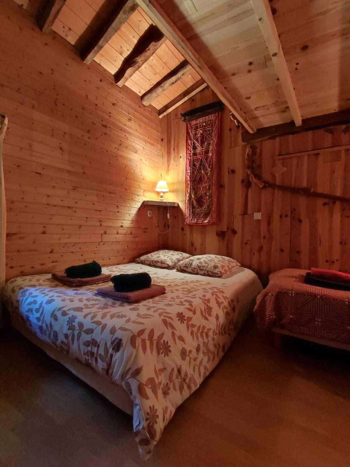 Gites Des Esselards Yzeron Ruang foto