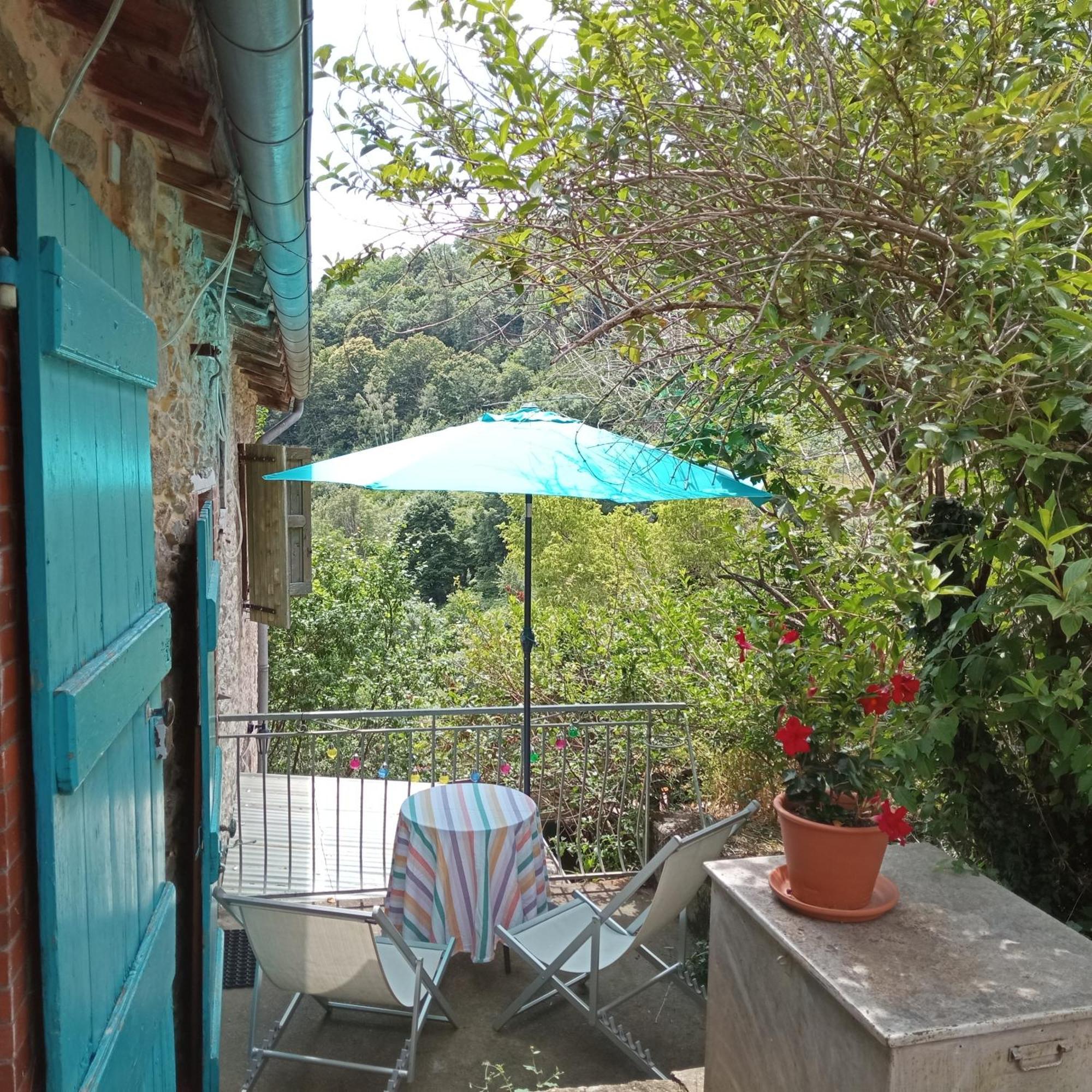 Gites Des Esselards Yzeron Ruang foto
